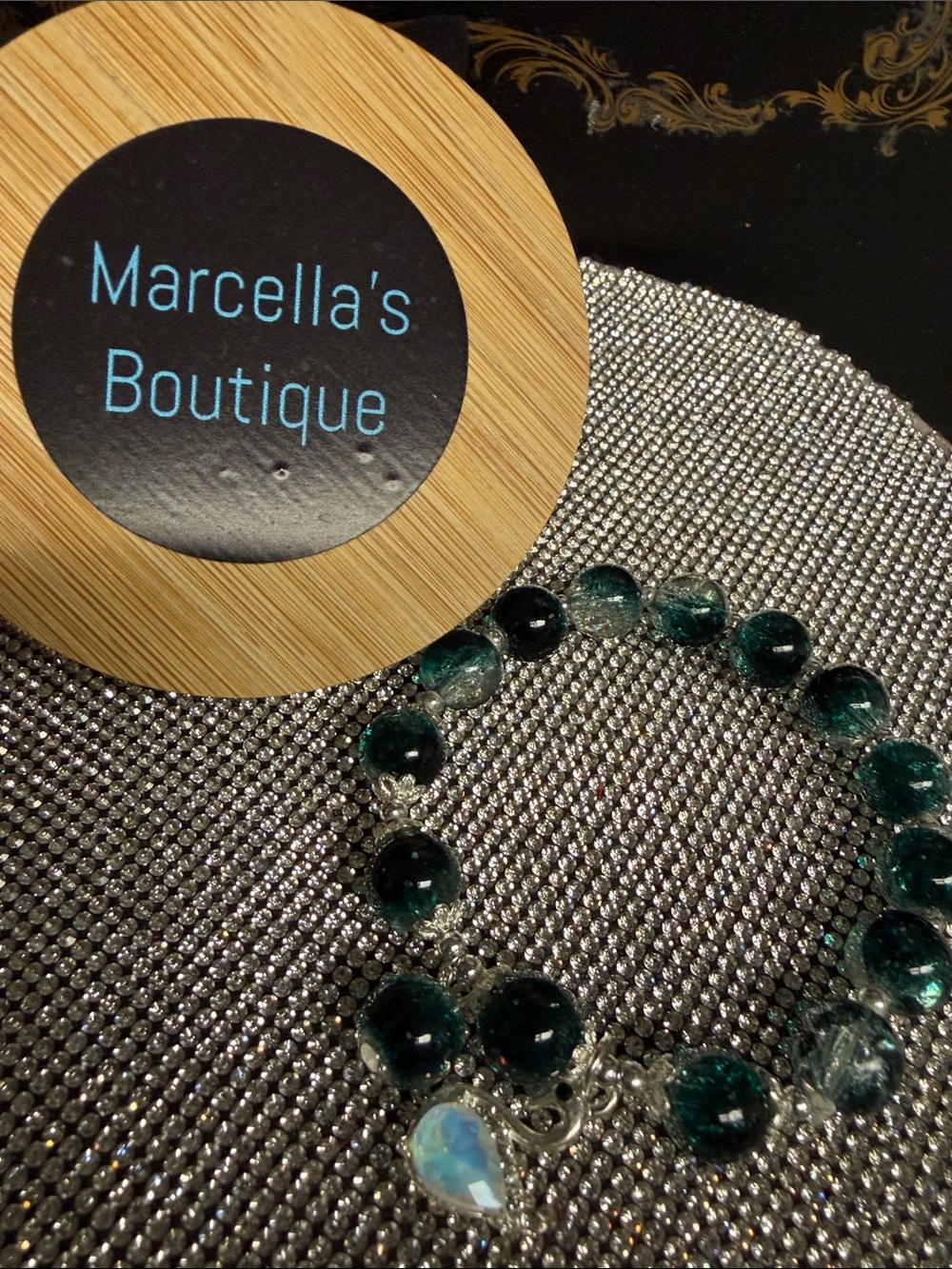 Teal Glass Bead Bracelet with Iridescent 🦢 Charm